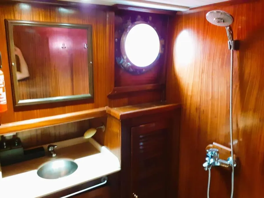 Botel Adara Yacht - Big Turkish Gulet Barcelona Hotel